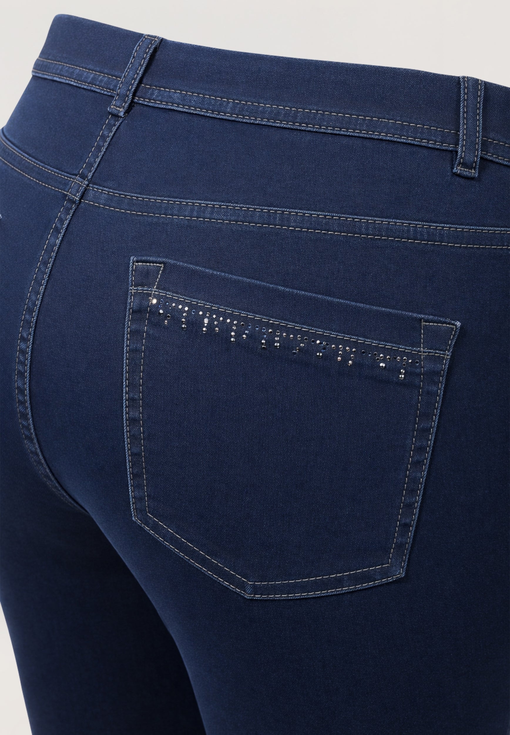 Ginie Slim Tapered Jeans | Blue Black